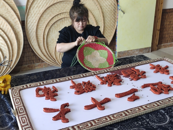 张红霞工作照 (1).jpg