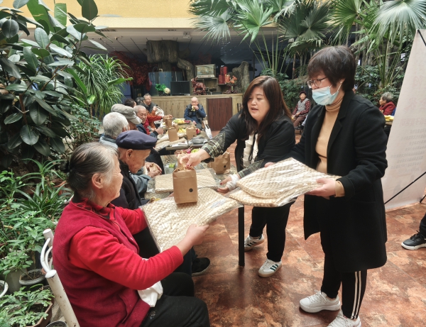 张红霞工作照 (6).jpg