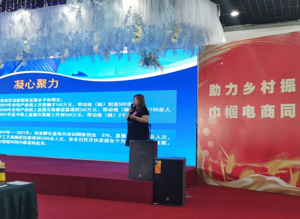 张红霞工作照 (5).jpg