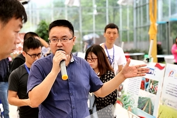 听虫鸣赏雨景 网媒记者重庆九龙坡感受美丽田园风